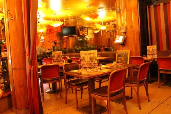 Le Paris Orleans Cafe